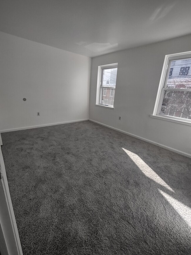 Building Photo - 201 E 13th St