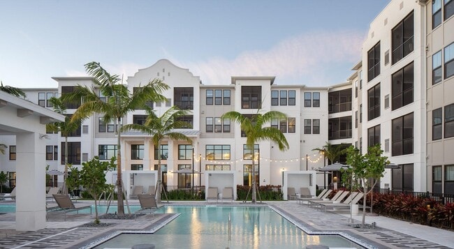 Building Photo - 6850 Foxtail Palm Wy