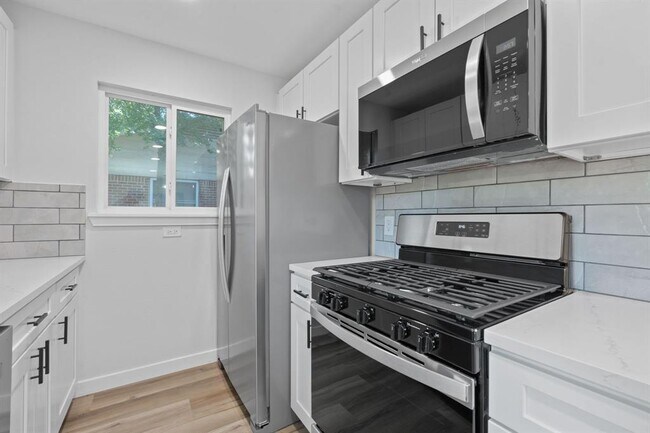 Building Photo - 711 Santa Rosa Dr