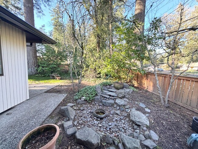 Building Photo - Lovely 2BD, 2BA Home In Lake Oswego with Lake Access!!