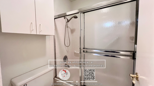 Building Photo - Large 1 bedroom Condo with new LVP floorin...
