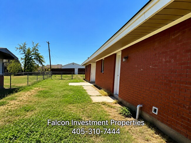 Building Photo - 3156 SW 71st St