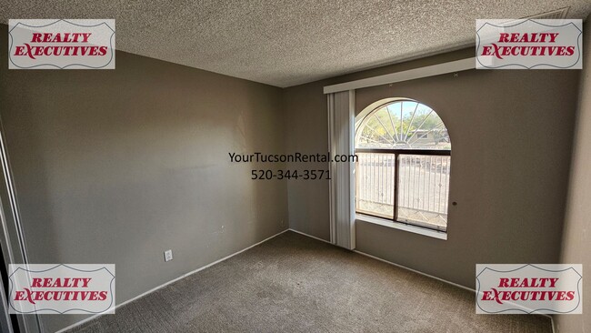 Building Photo - La Cholla & Magee Rd area - 3 bedrooms & 2...