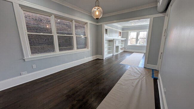 Building Photo - 5028 W Lawrence Ave