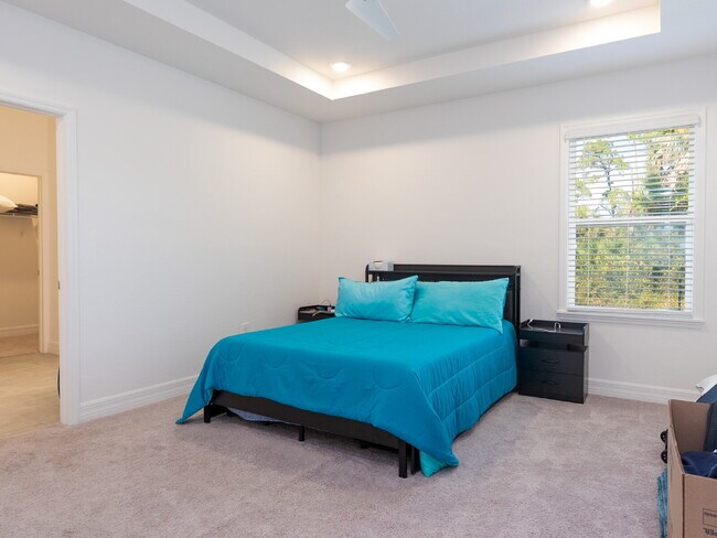 Building Photo - Move in now with zero deposit! This stunni...