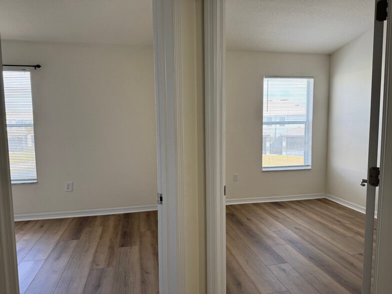 Building Photo - 6853 46th Way N