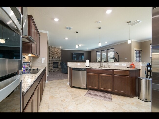 Building Photo - 15050 Tethys Wy