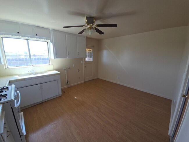 Building Photo - L. Street Duplex