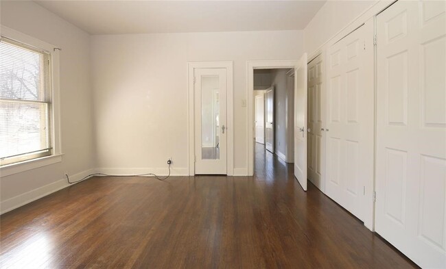 Building Photo - 1210 La Rue St