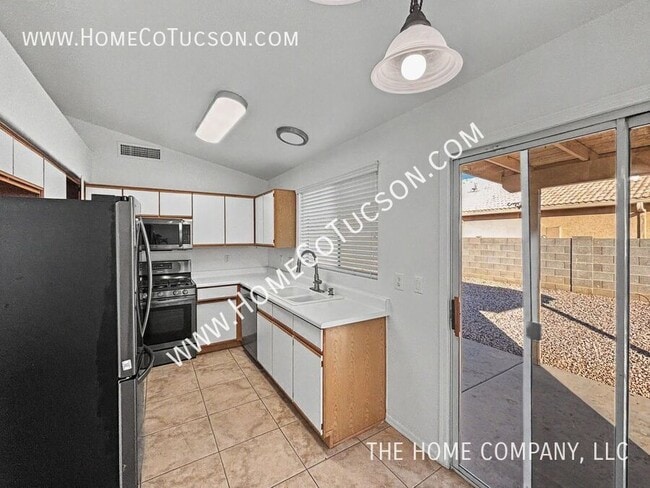 Building Photo - 7117 W Amarante Dr