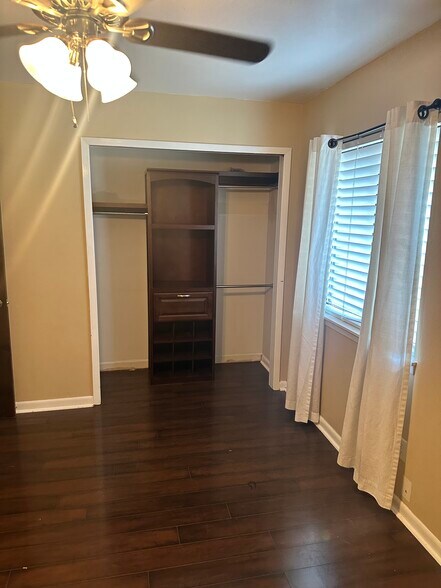Building Photo - 104 Cedar Ridge Way
