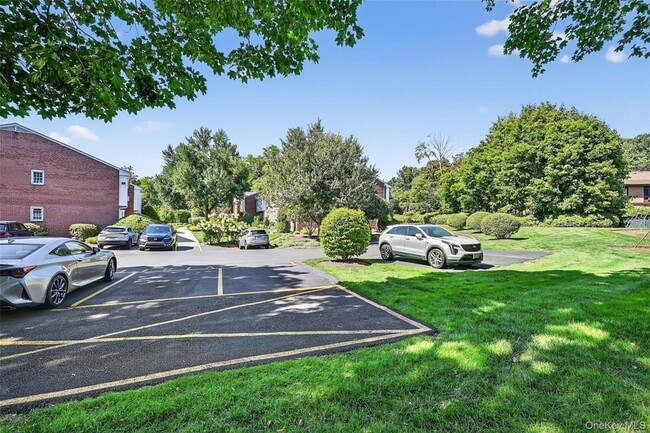 Building Photo - 16 Roundtree Cir