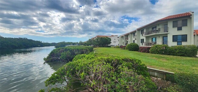 Building Photo - 1515 Pinellas Bayway S