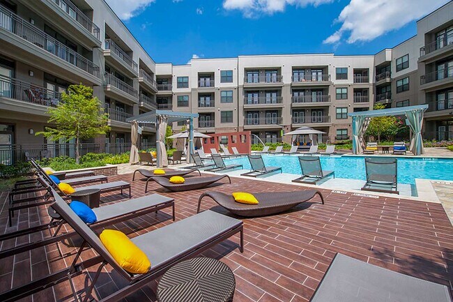 Building Photo - 2033 S Gessner Rd