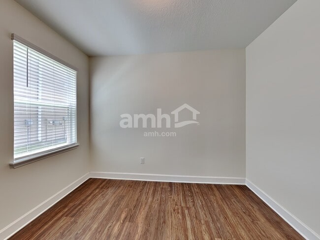 Building Photo - 926 Walden Woods Dr