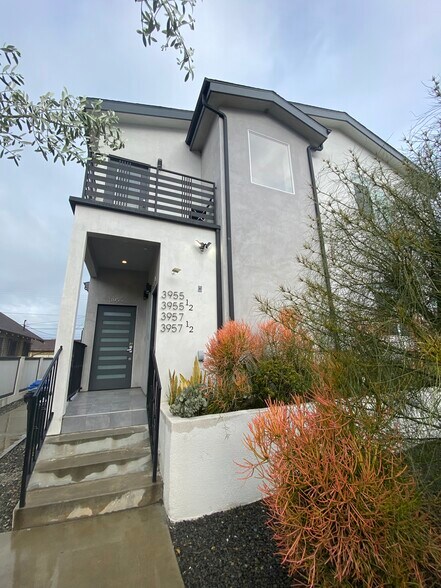 Building Photo - 3955 S Budlong Ave