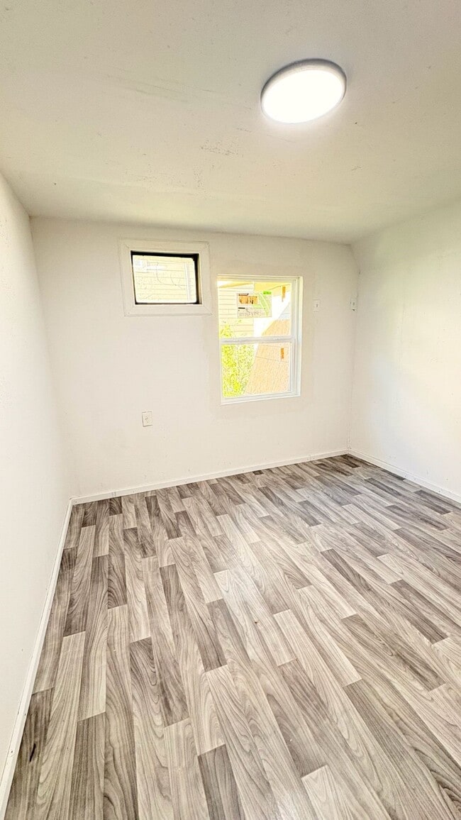 Building Photo - 705 Fidelity St