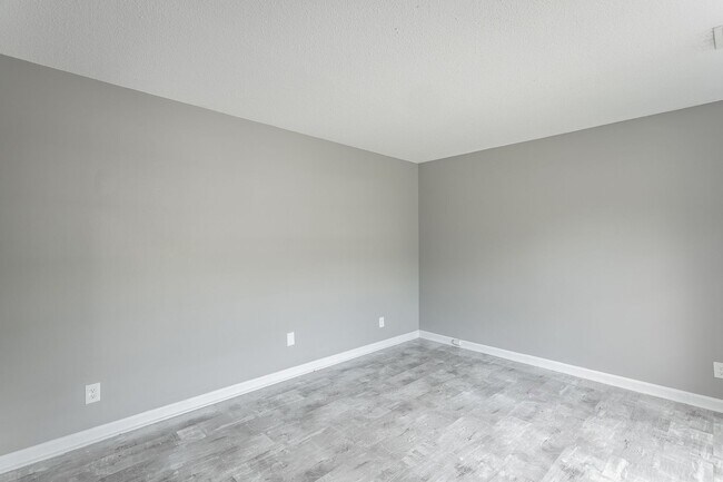 Building Photo - 510 Ely Rd