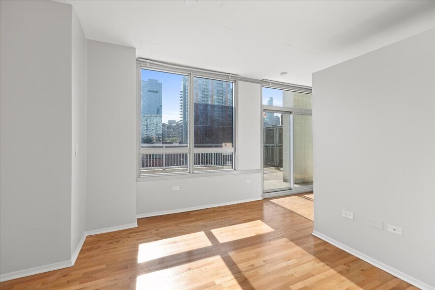 Building Photo - 701 S Wells St