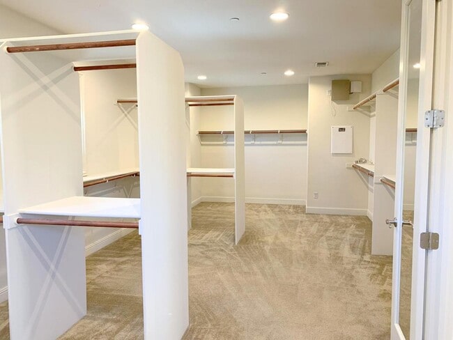 Building Photo - Luxurious & Sought After Home In The Bucolic Hills Of Gated Norris Canyon Estates !