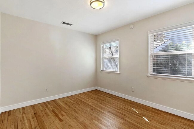 Building Photo - Charming 3BD/2BA Hermosa Beach Bungalow