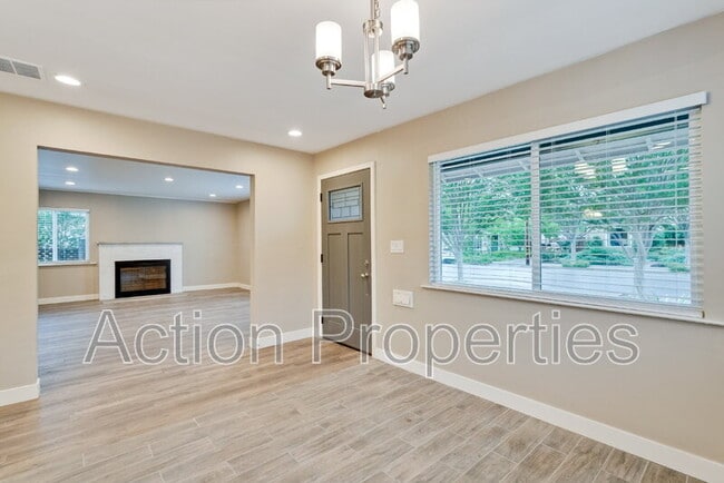 Building Photo - 681 S 13th St