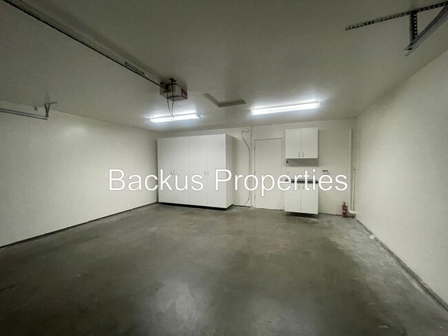 Building Photo - 19120 Creekside Pl