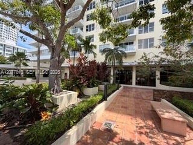 Building Photo - 5600 Collins Ave