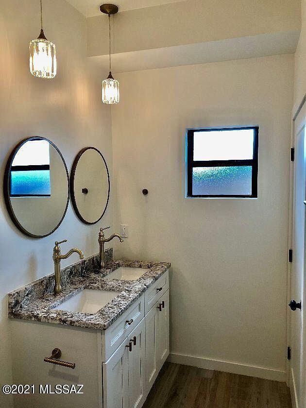 Building Photo - 1102 W Erie St