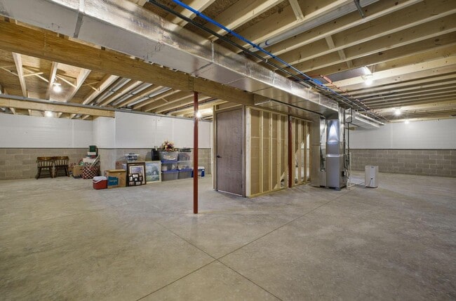 Building Photo - 557 Cannondale Ave