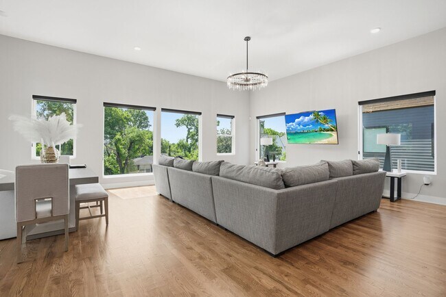 Building Photo - Luxury Nashville Retreat with Skyline & River Views | 4BR + Rooftop Entertainment Loft