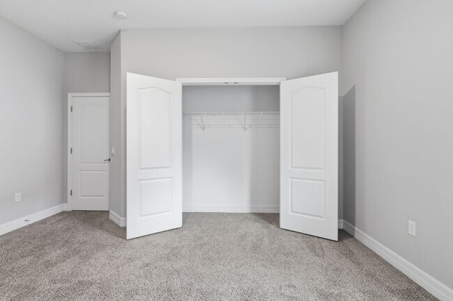 Building Photo - 5574 SW 128th Pl