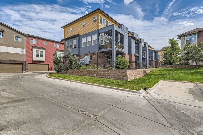 Building Photo - Modern 2 BDR Townhome in Broomfield