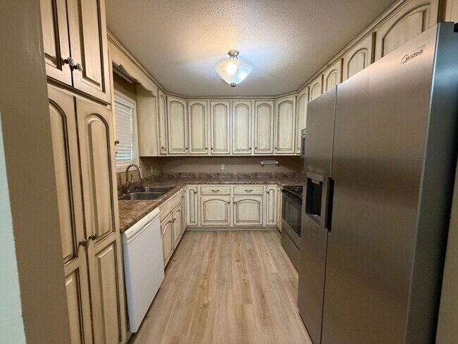 Building Photo - 4 bed/3 bath house in Tupelo