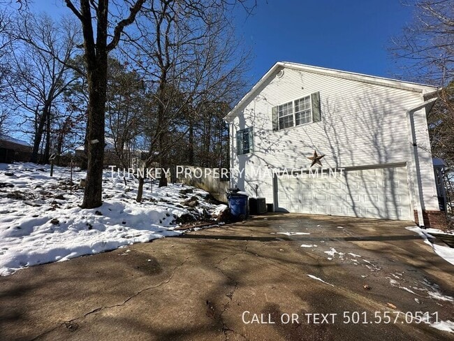 Building Photo - 3 Rocky Top Cove