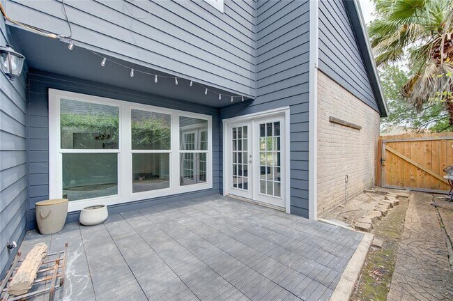 Building Photo - 13902 Briarhills Pkwy