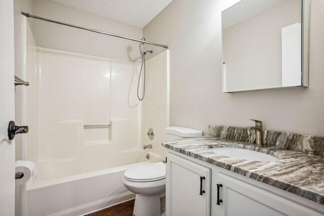 Building Photo - 700 Alta View Ct