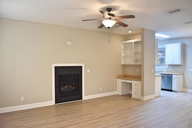 Building Photo - 26 Village Ln