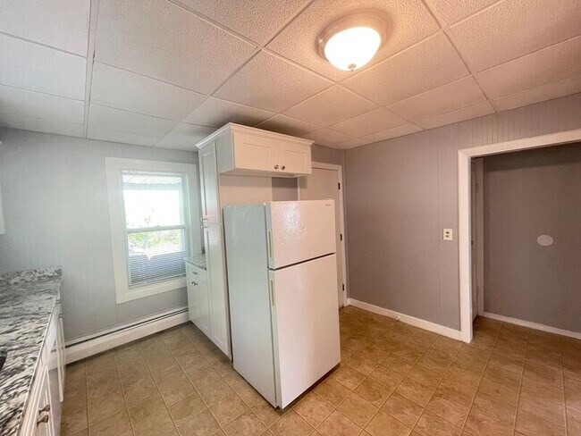 Building Photo - 37 Branch St