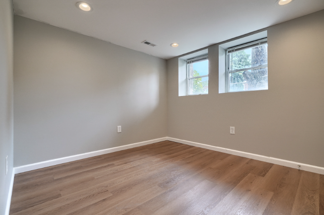 Building Photo - 1031 Elm Ridge Ave