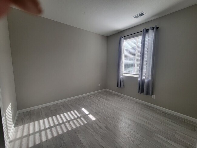 Building Photo - ALL PROSPECTIVE TENANTS MUST SUBMIT A $58 NON-REFUNDABLE APPLICATION FEE PER APPLICANT ONLINE AND...