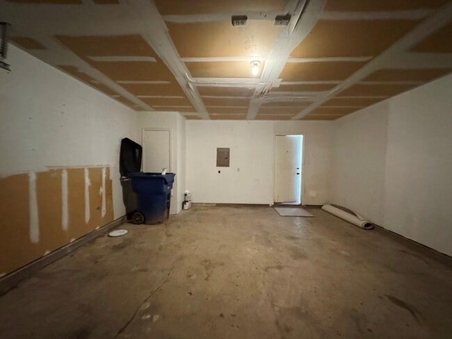 Building Photo - 2013 Rim Rock Dr