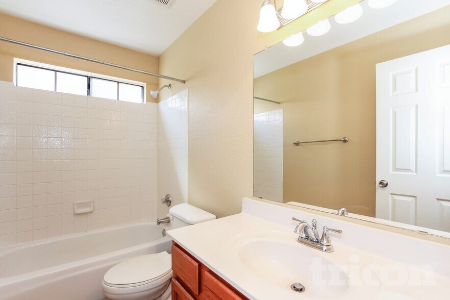 Building Photo - 1464 E Rosemonte Dr