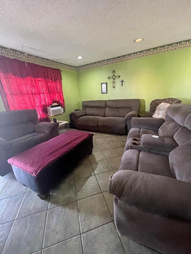 Building Photo - 1409 E 23rd St