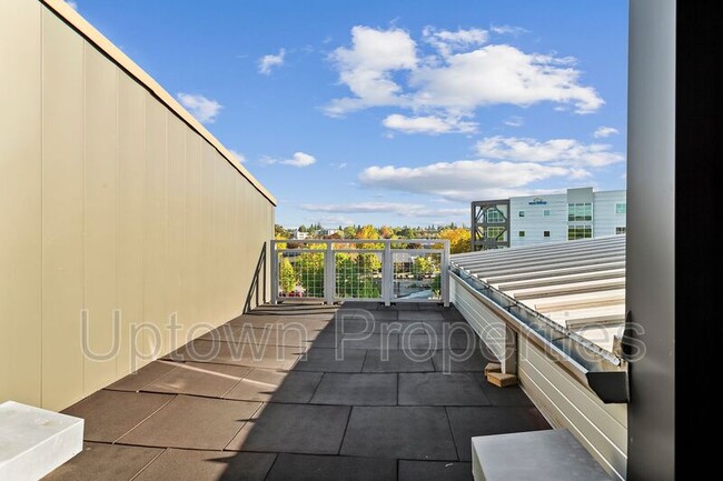 Building Photo - 12600 SW Crescent St