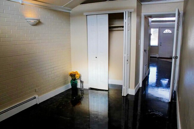 Building Photo - 1400 Julian St