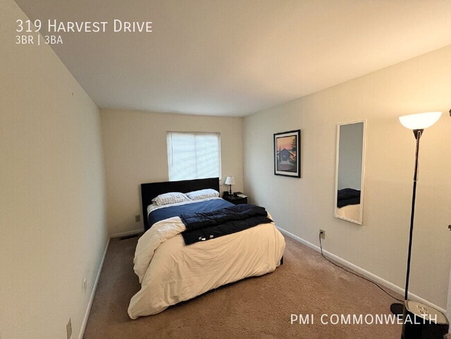 Building Photo - 319 Harvest Dr