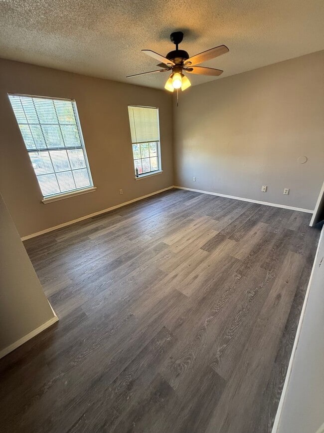 Building Photo - 1502 Heather Ct
