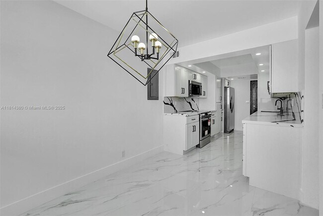 Building Photo - 100 Golden Isles Dr