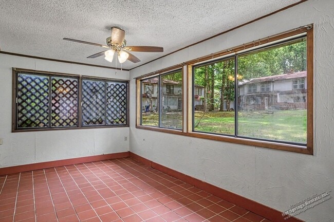 Building Photo - Two level Townhome in DeSoto Courts